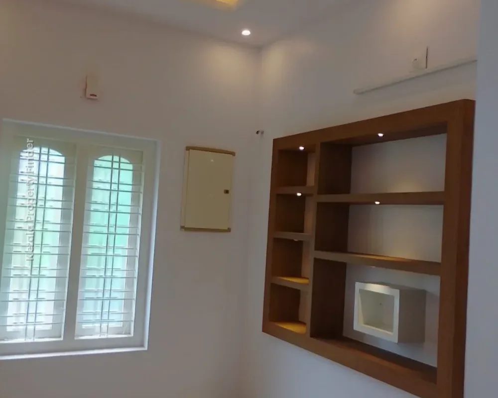 3 BHK House-2000 sqft For sale in Kuttanellur, Thrissur - Photo 2