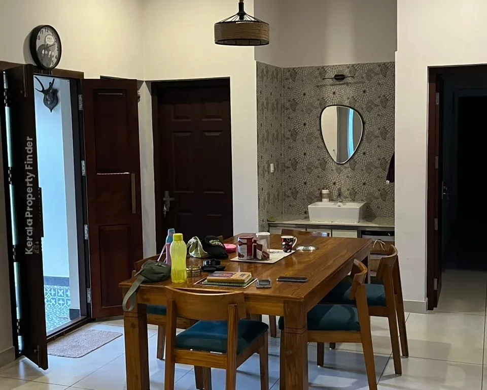 4 BHK furnished New Modern-tiled roof House for sale in Velappaya Thrissur - Photo 3